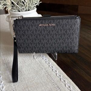 Michael Kors Jet Set Smart Phone double zip wallet! NWOT